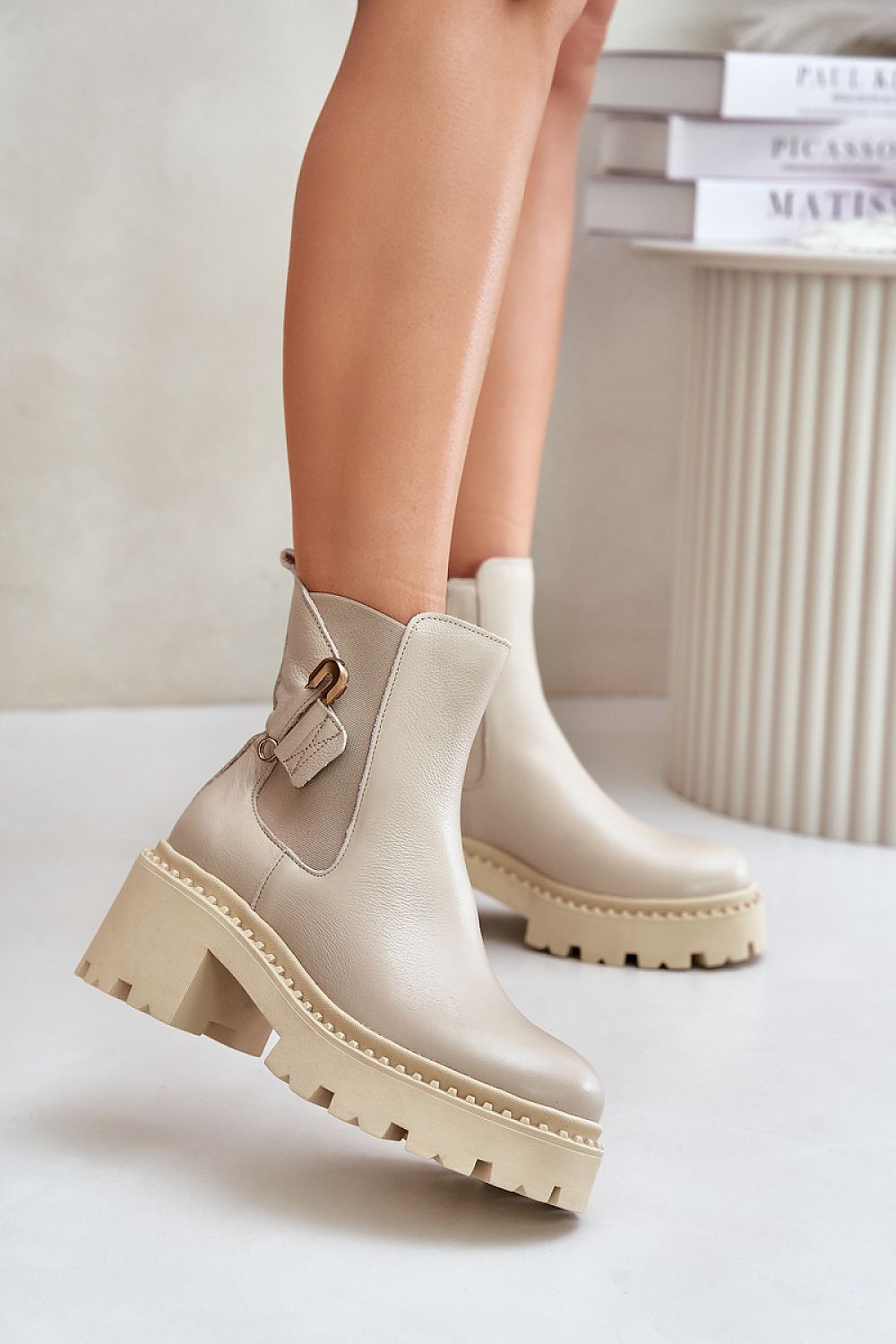 Heel boots Step in style