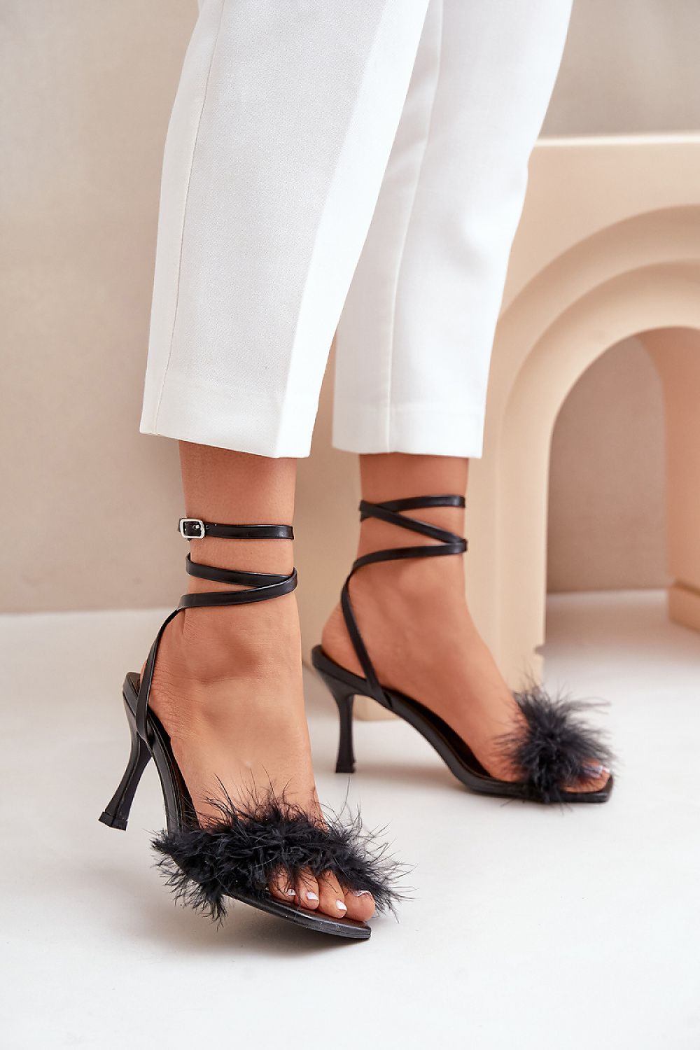 Heel sandals Step in style