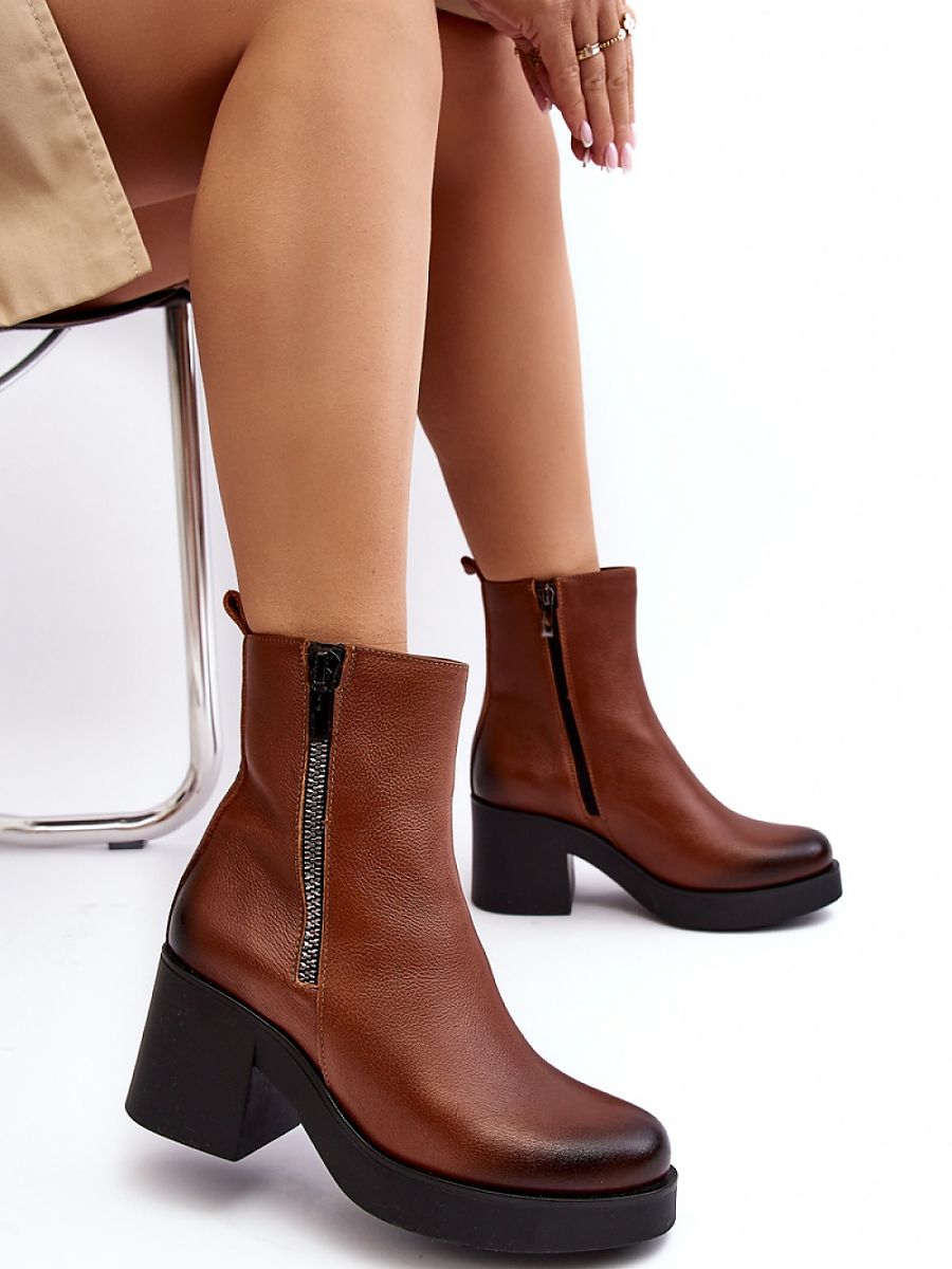 Heel boots Step in style