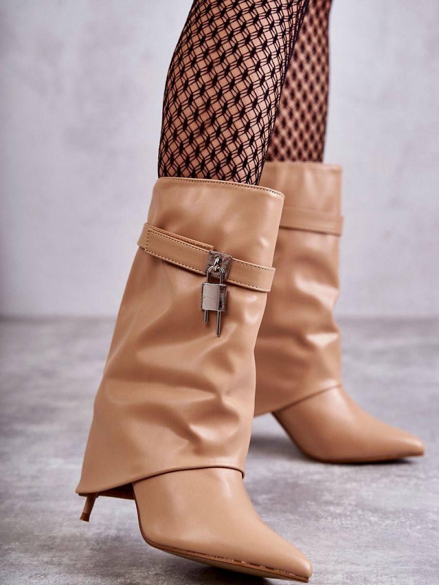 Heel boots Step in style