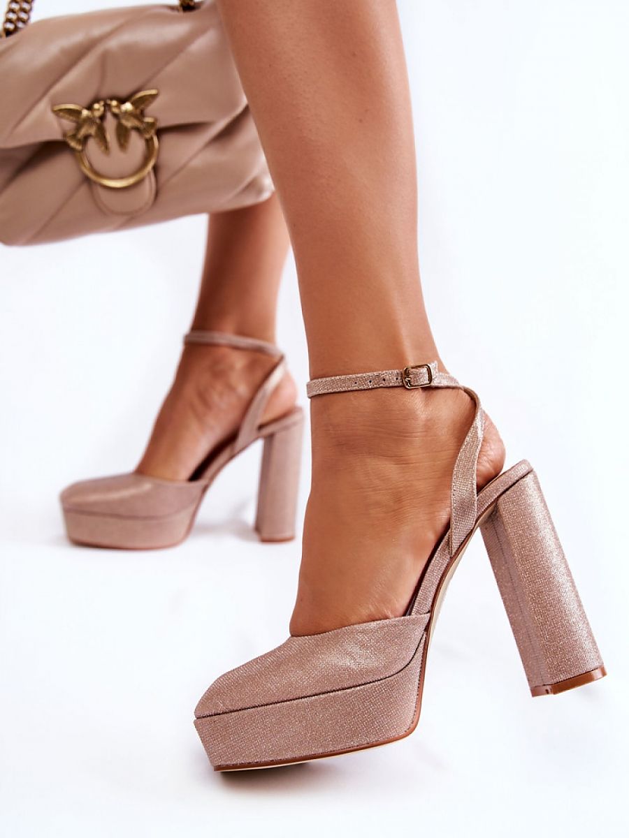 Heel sandals Step in style