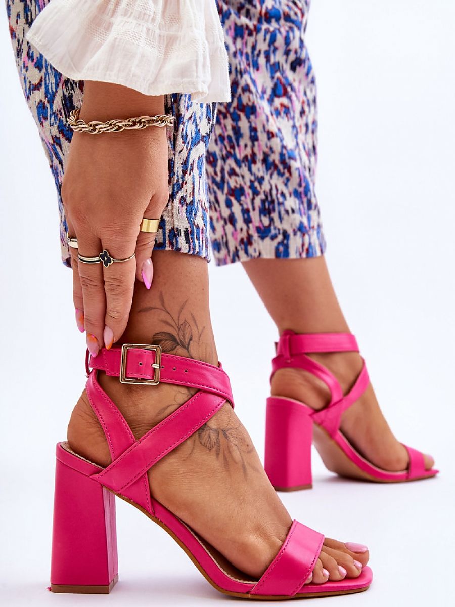 Heel sandals Step in style