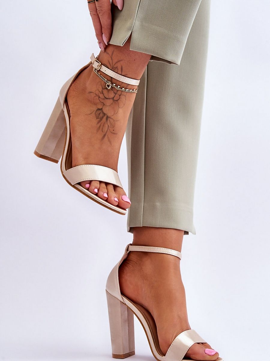 Heel sandals Step in style