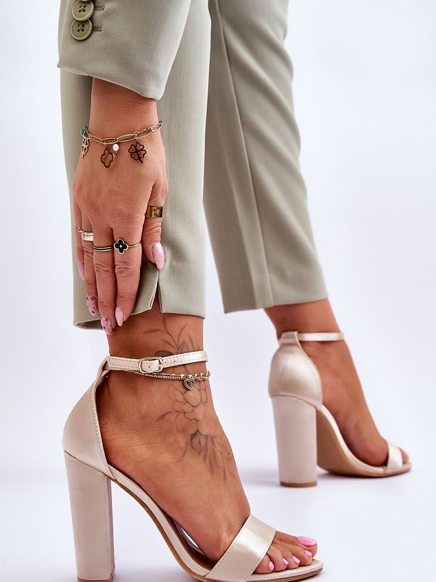 Heel sandals Step in style