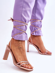 Strappy sandals Step in style