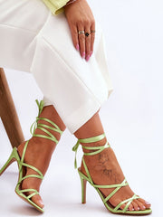 Strappy sandals Step in style