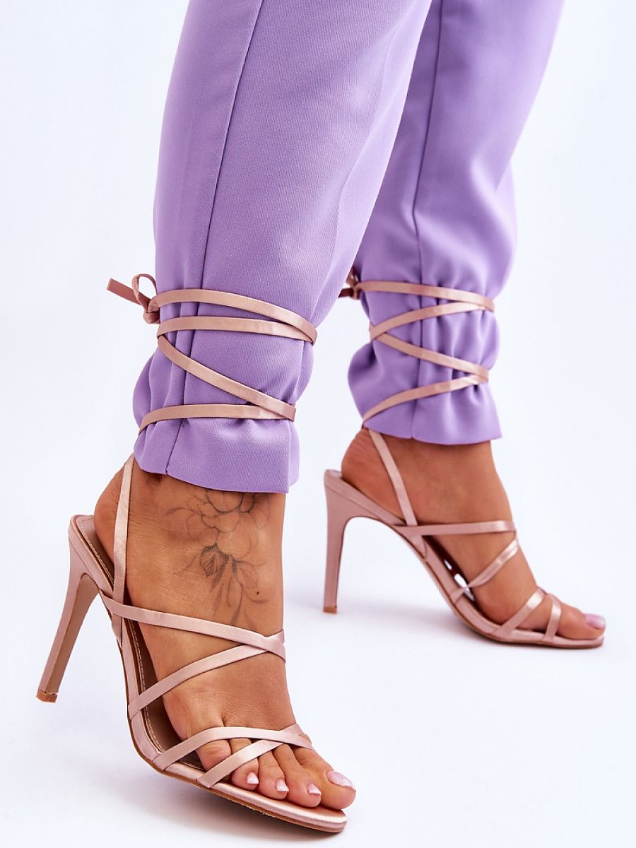 Strappy sandals Step in style