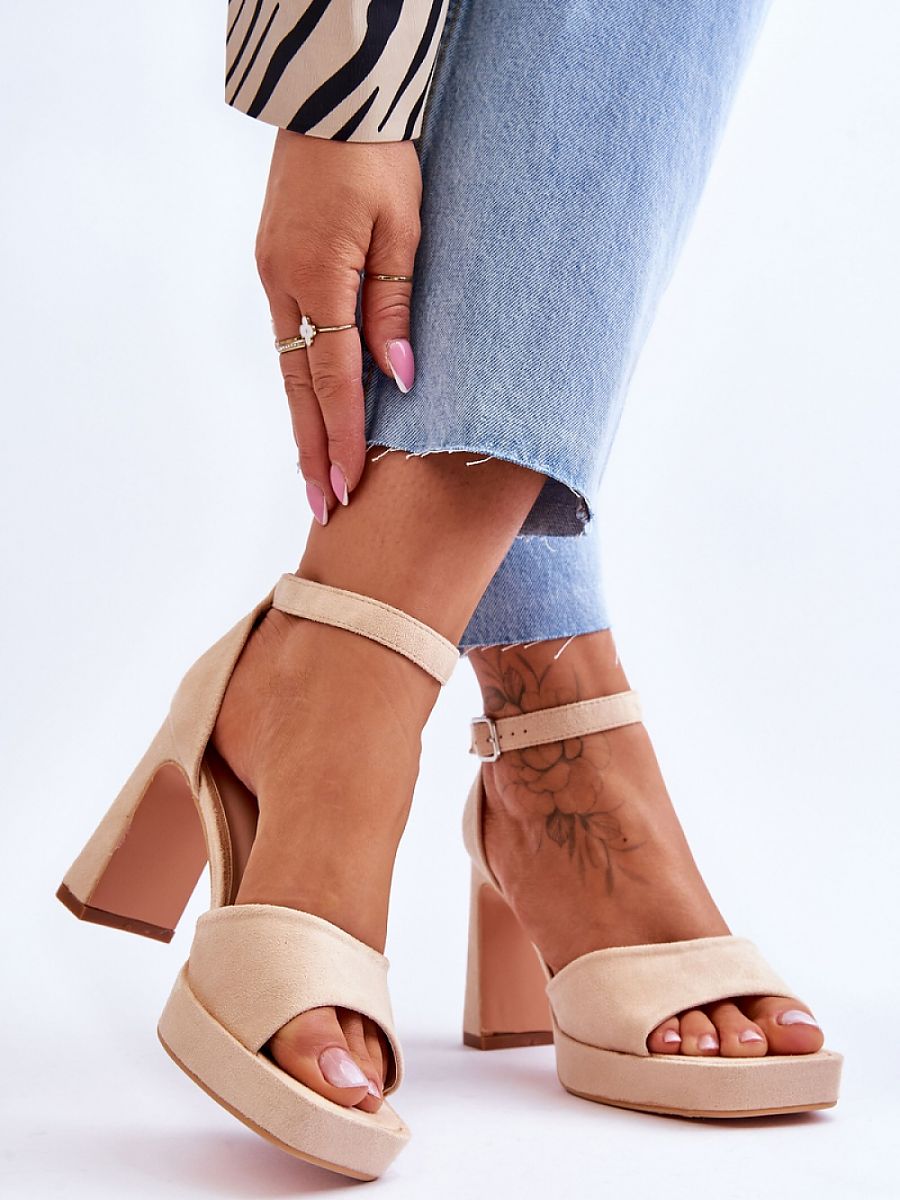 Heel sandals Step in style