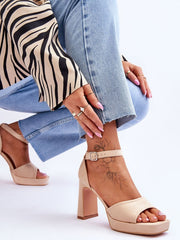 Heel sandals Step in style