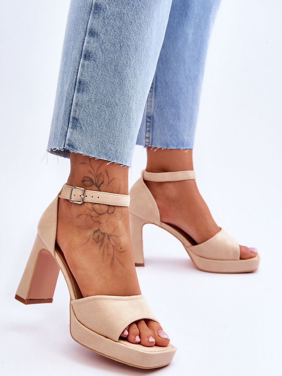 Heel sandals Step in style