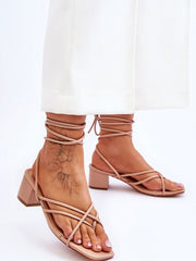 Strappy sandals Step in style