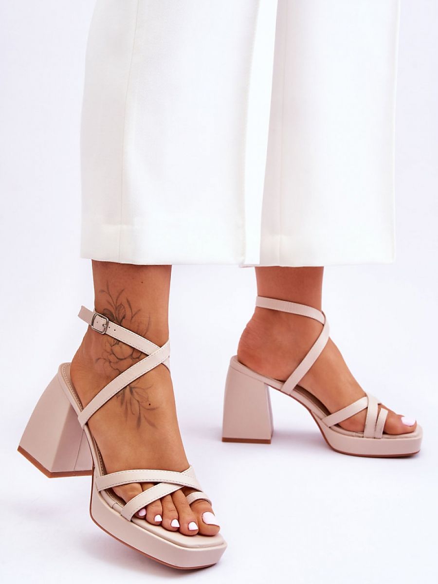 Heel sandals Step in style