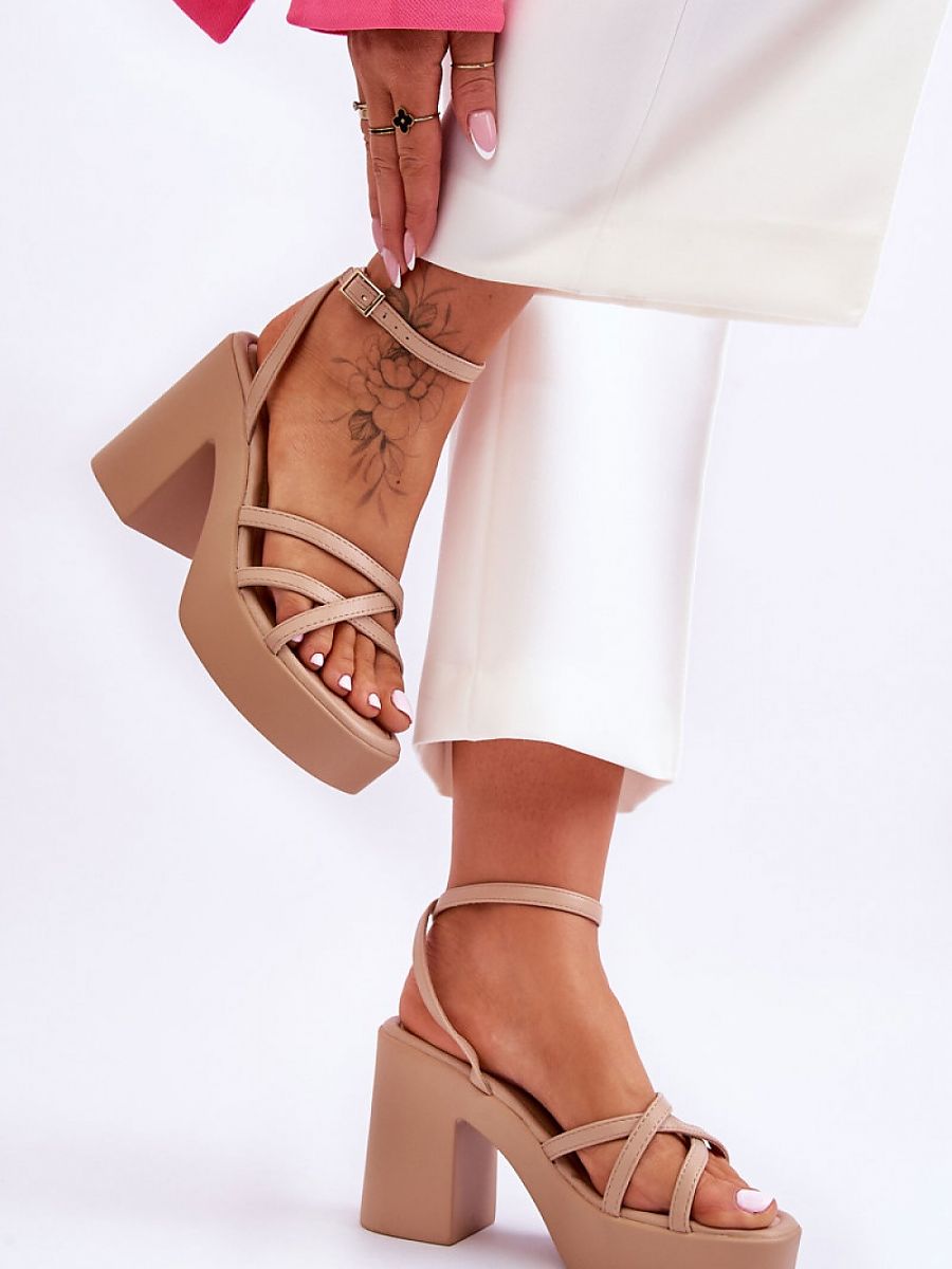 Heel sandals Step in style