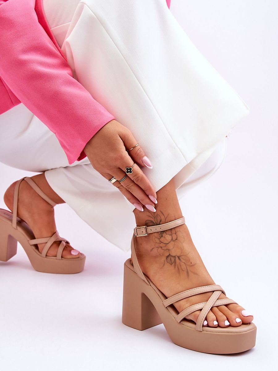 Heel sandals Step in style