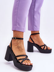 Heel sandals Step in style