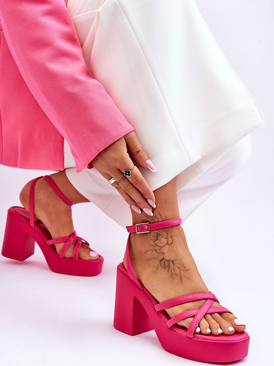 Heel sandals Step in style