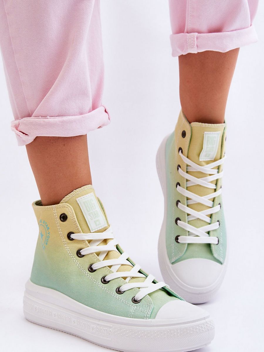 Sneakers Step in style