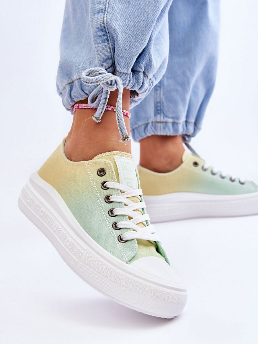 Sneakers Step in style