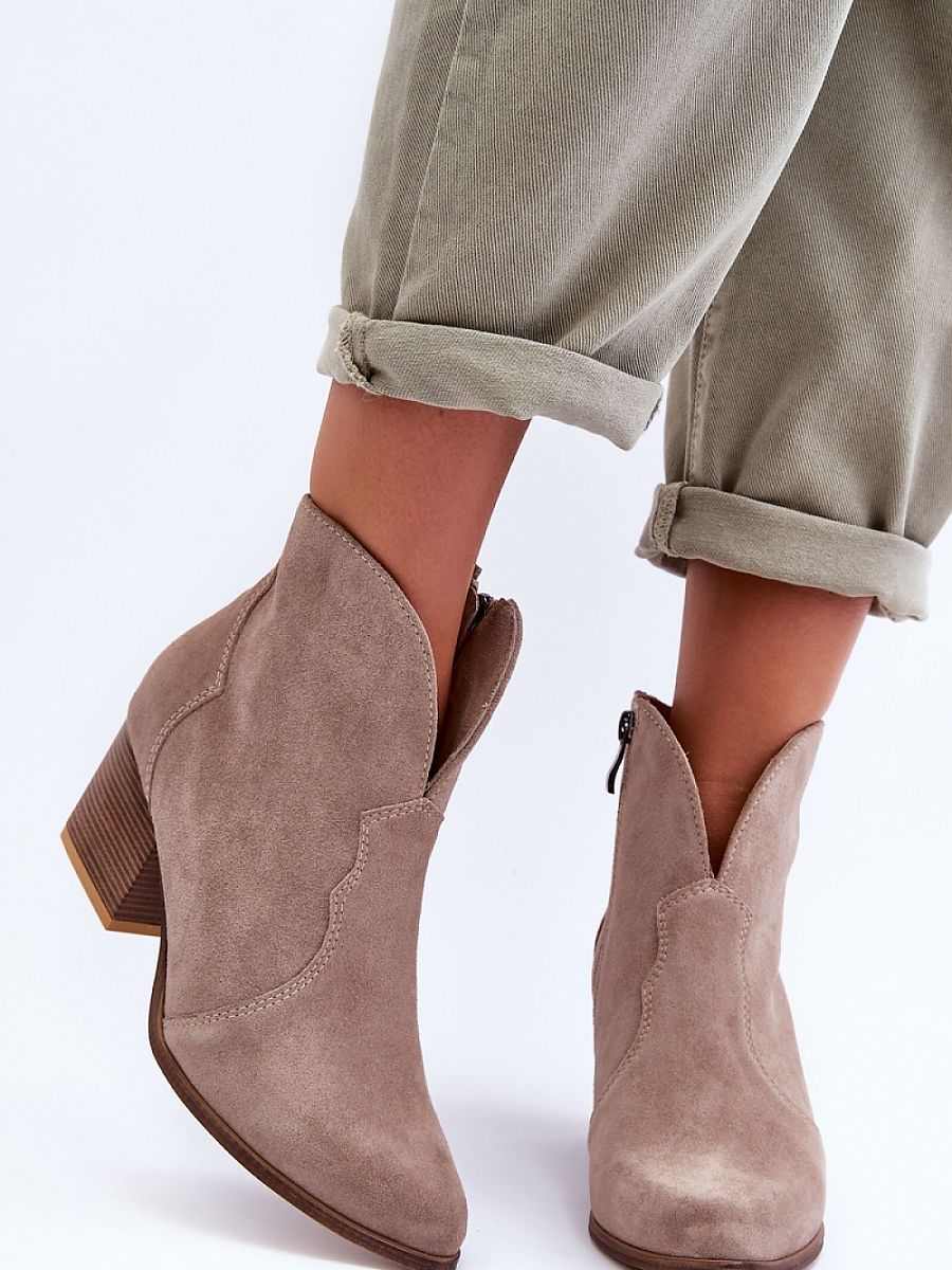 Heel boots Step in style